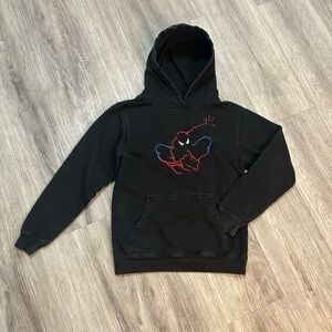 🛍️ 2/$12
UNIVERSAL STUDIOS SPIDERMAN hoodie sweater sweatshirt. GUC.Size M Youth